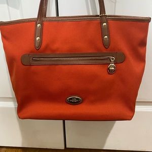 Women’s coach purse.